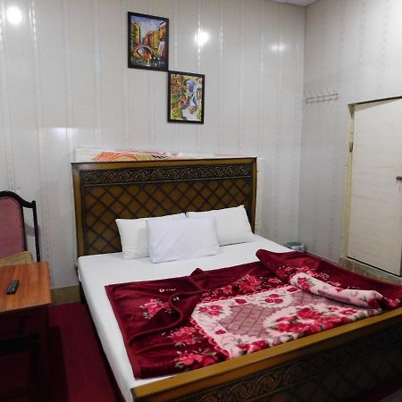 Rex Hotel Rawalpindi Bagian luar foto
